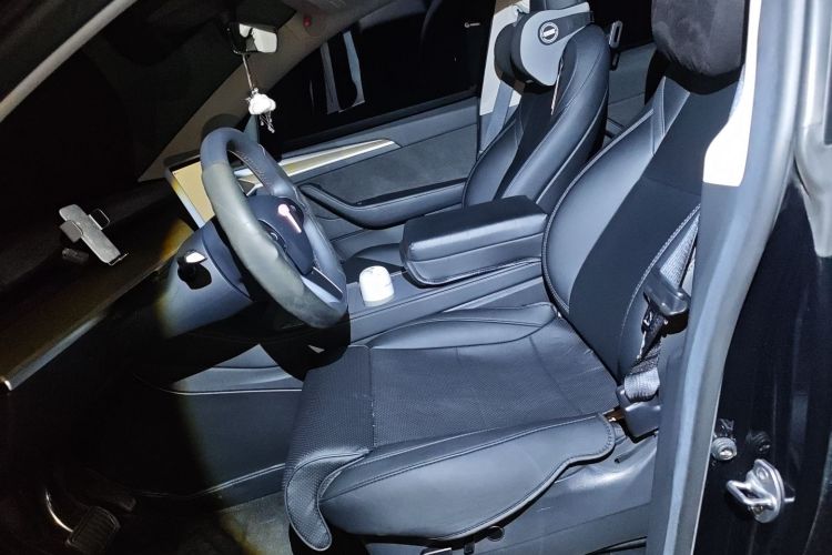 特斯拉 Model Y 2022款 改款 后轮驱动版中控内饰19