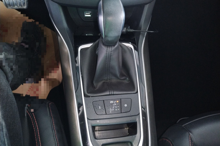 标致408 2016款 1.6T 自动豪华版中控内饰18