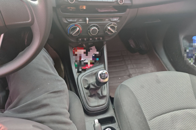 现代 瑞纳 2017款 1.4L 手动焕彩版 国V中控内饰18