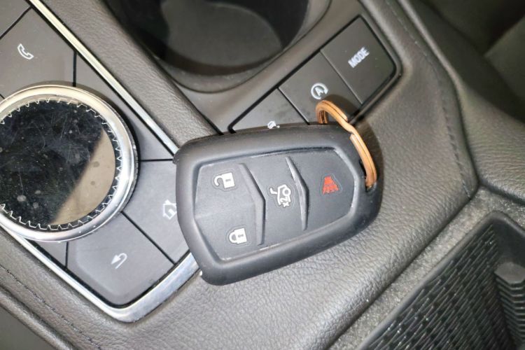 凯迪拉克XT4 2021款 28T 两驱领先型中控内饰11