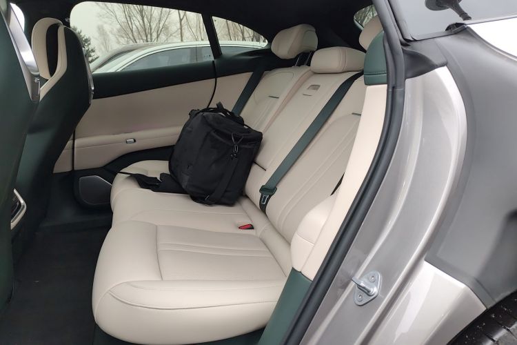 小米汽车 小米YU7 2025款 超长续航四驱Pro版中控内饰21