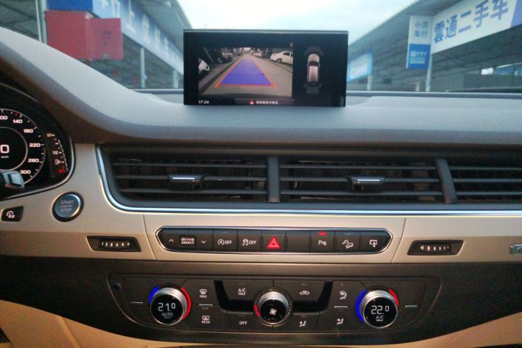 奥迪Q7 2016款 45 TFSI 技术型中控内饰16