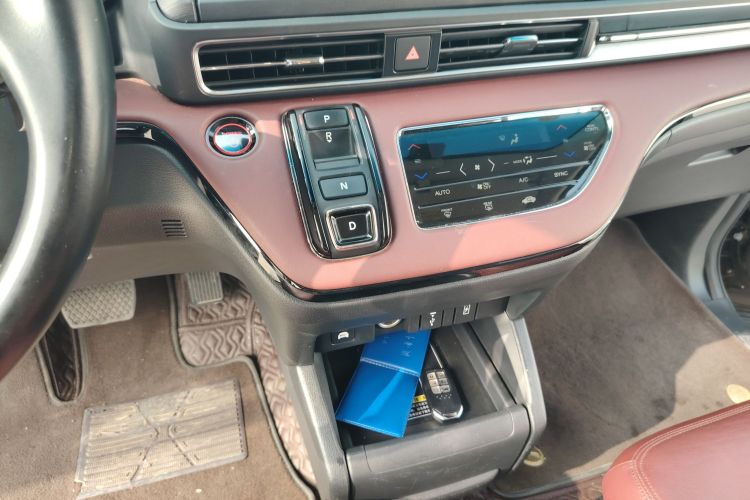 本田 艾力绅 2022款 2.0L e:HEV 至尊版局部细节18