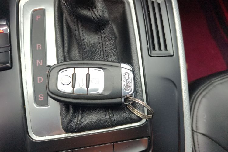 奥迪A4L 2012款 2.0 TFSI 自动标准型中控内饰11