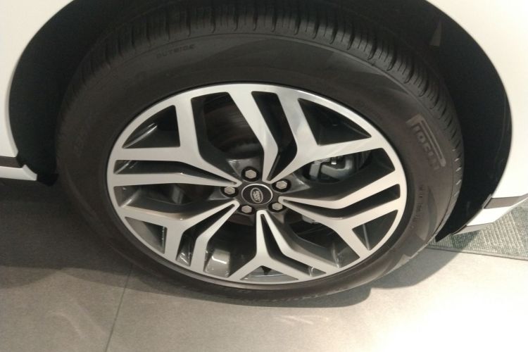 路虎 揽胜极光 2023款 极光L 249PS 豪华版车身外观10