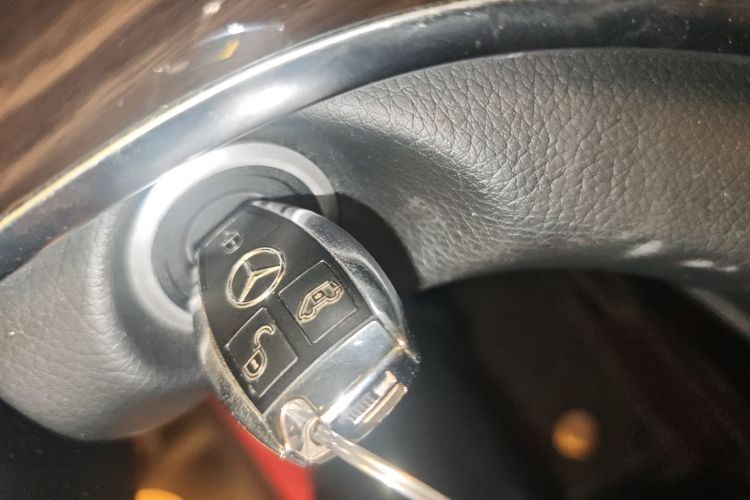 奔驰V级 2018款 V 260 领航版 国V中控内饰11