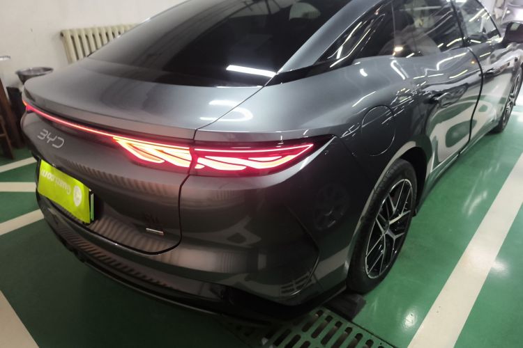 比亚迪 汉L 2025款 DM-p 四驱激光雷达旗舰型车身外观9