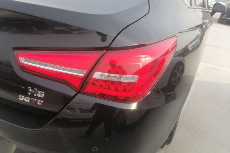 红旗H5 2019款 30TD 灵动版车身外观9