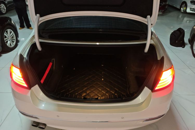 宝马5系 2014款 525Li 豪华设计套装机舱底盘23