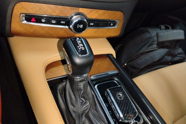 沃尔沃XC90 2019款 T6 智逸版 7座 国V中控内饰18