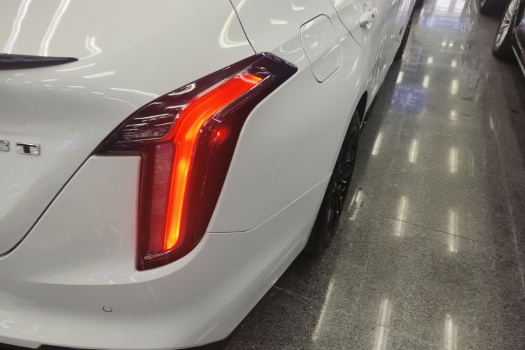 凯迪拉克CT4 2021款 28T 风尚型车身外观9