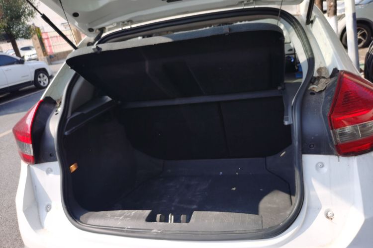 奇瑞 瑞虎3X 2017款 1.5L 自动时尚版机舱底盘23