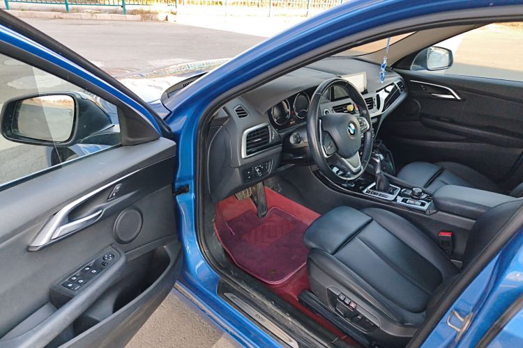 宝马1系 2017款 118i 运动型中控内饰7003