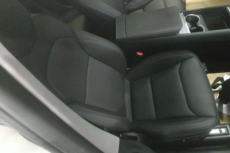 特斯拉 Model Y 2025款 长续航全轮驱动 首发版局部细节41