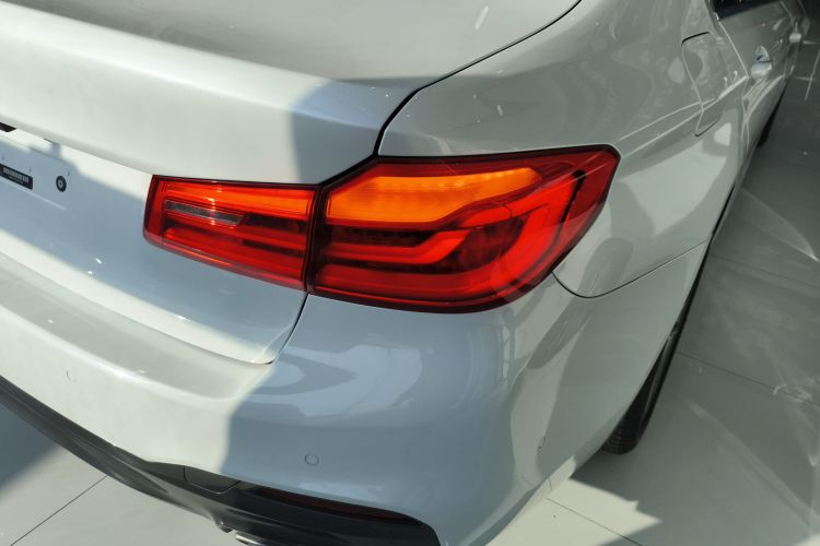 宝马5系 2020款 525Li M运动套装车身外观9