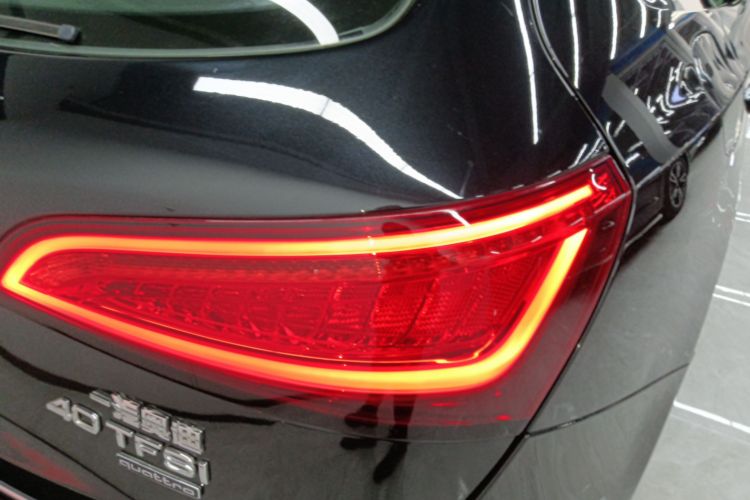 奥迪Q5 2018款 典藏版 40 TFSI 进取型车身外观9