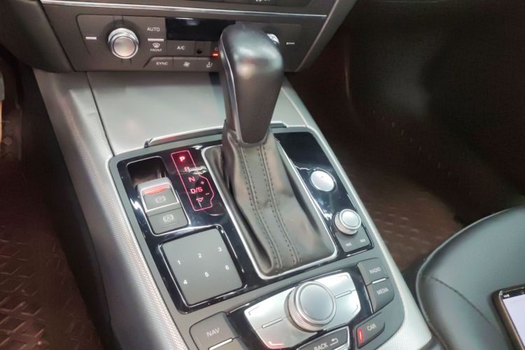 奥迪A6L 2017款 45 TFSI quattro 运动型中控内饰18