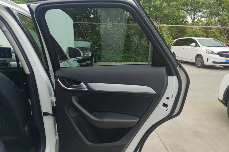 奥迪Q3 2018款 30周年年型 30 TFSI 时尚型中控内饰7006