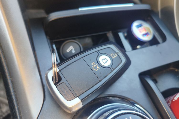 福特 蒙迪欧 2017款 改款 EcoBoost 180 时尚型中控内饰7001