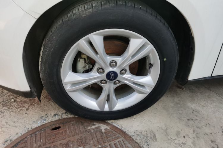 福特 福克斯 2017款 三厢 1.6L 自动舒适型智行版车身外观6007