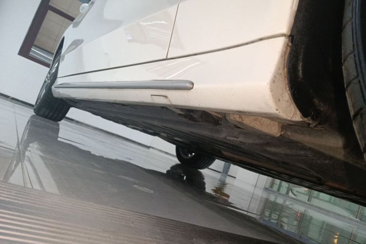 奔驰C级 2019款 改款 C 260 L 运动版局部细节9001