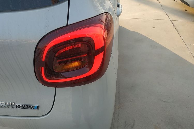 五菱汽车 宏光MINIEV 2025款 四门版 进阶款车身外观9