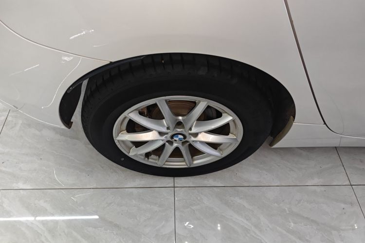 宝马2系旅行车 2019款 218i 时尚型车身外观6008