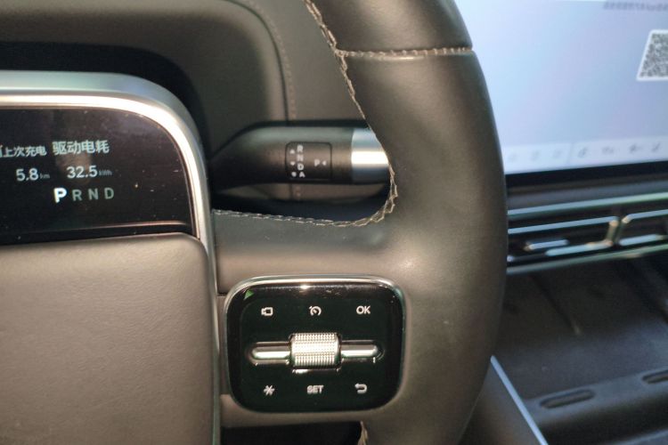 理想汽车 理想L9 2022款 Max中控内饰18