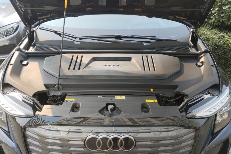 奥迪Q5 e-tron 2023款 40 e-tron 闪耀型 机甲套装局部细节24