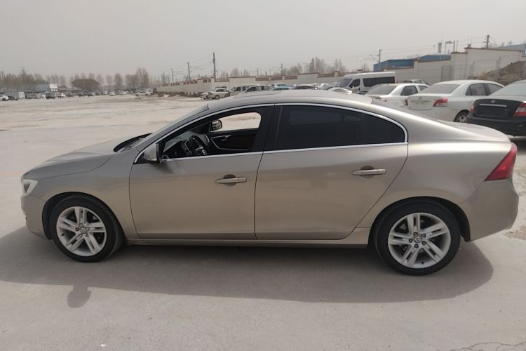 沃尔沃S60 2016款 S60L T5 智驭版车身外观4