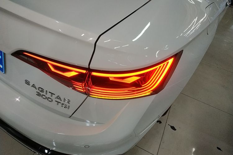 大众 速腾 2023款 300TSI DSG超越版车身外观9
