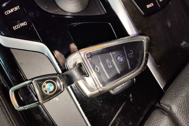 宝马5系 2018款 525Li M运动套装中控内饰7001