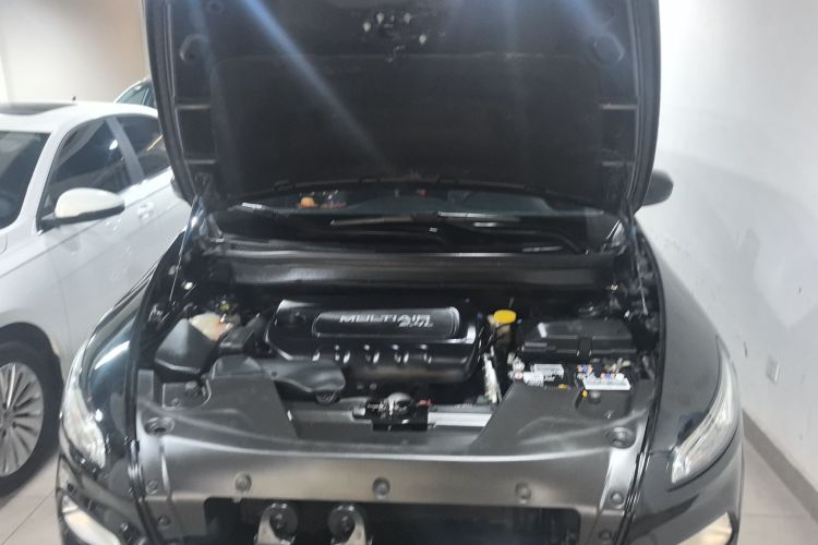 Jeep 自由光 2016款 2.4L 专业智能版机舱底盘24