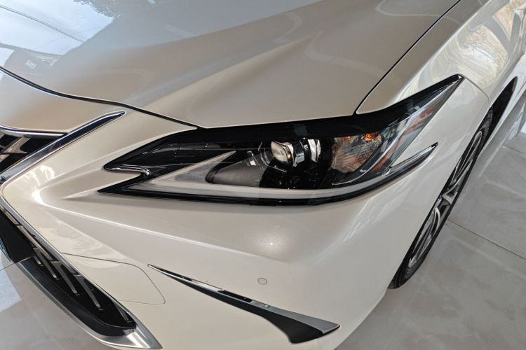 雷克萨斯ES 2021款 300h 卓越版局部细节36