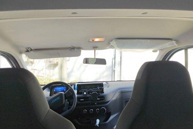 江铃 E福顺 2025款 明窗版 53.58kwh 中轴低顶中控内饰22