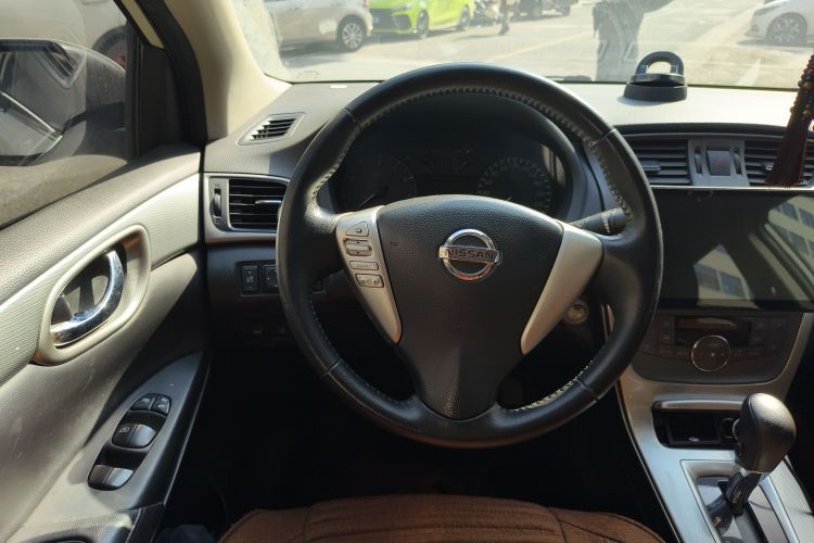 日产 轩逸 2014款 1.6XV CVT尊享版局部细节13