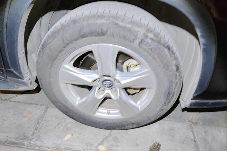 丰田 汉兰达 2023款 2.5L智能电混双擎四驱精英版 7座车身外观10