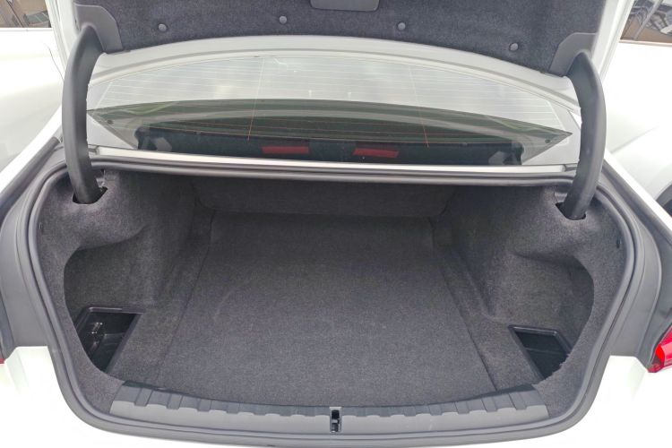 宝马3系 2023款 325Li M运动曜夜套装机舱底盘23