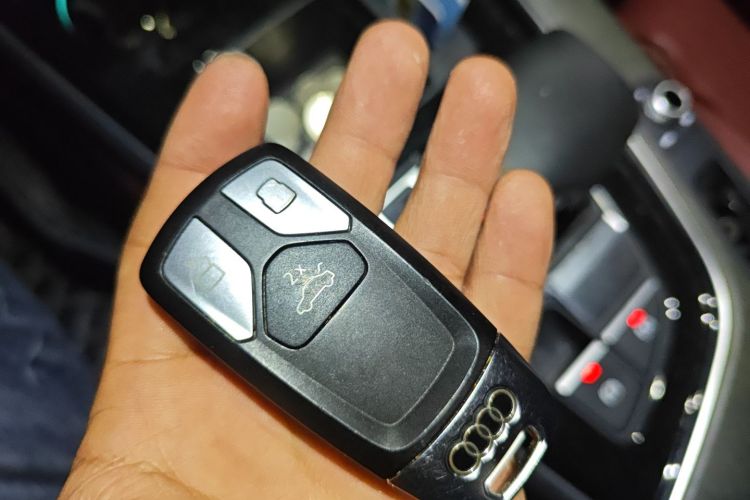 奥迪A4L 2023款 40 TFSI 豪华动感型中控内饰7001