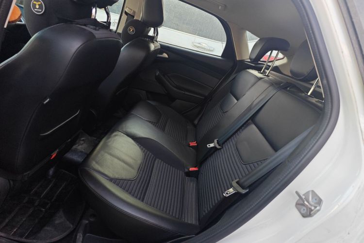 福特 福克斯 2017款 两厢 EcoBoost 180 自动精英型中控内饰21