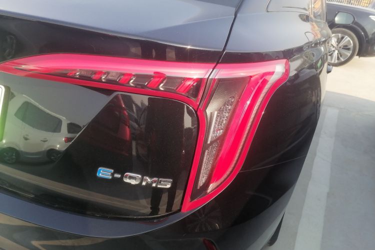 红旗E-QM5 2022款 431km 充电乐享版车身外观6006