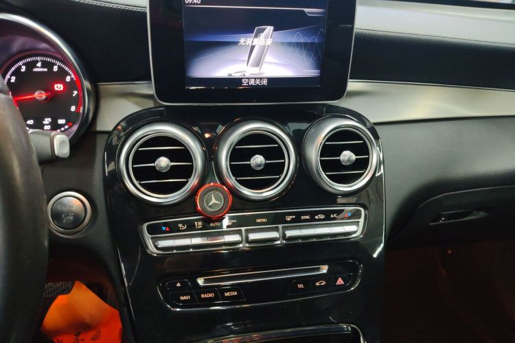 奔驰GLC轿跑 2017款 GLC 200 4MATIC 轿跑SUV中控内饰16
