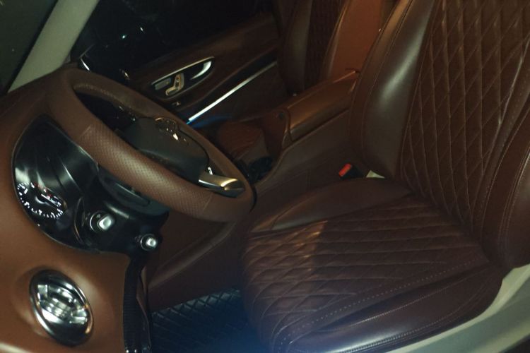 奔驰 威霆 2023款 2.0T 商务版 7座中控内饰19