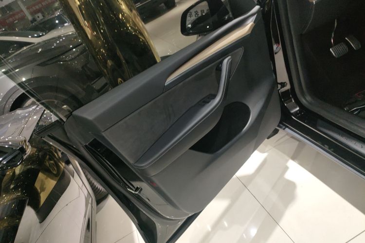 特斯拉 Model Y 2022款 改款 后轮驱动版中控内饰47