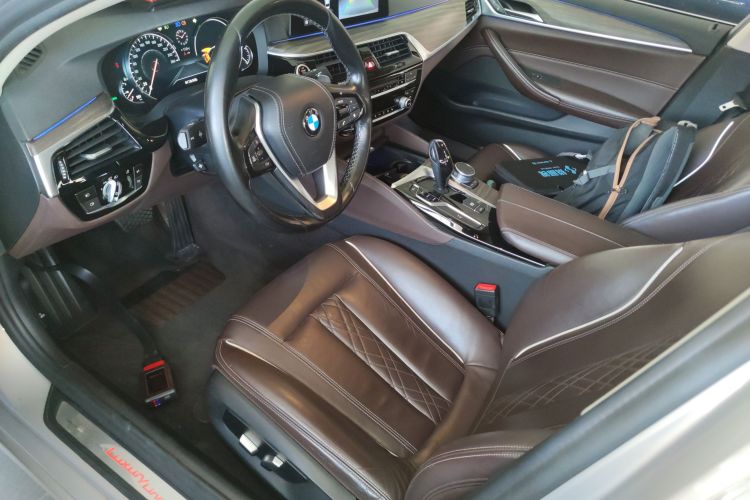 宝马5系 2018款 530Li 领先型 豪华套装中控内饰19