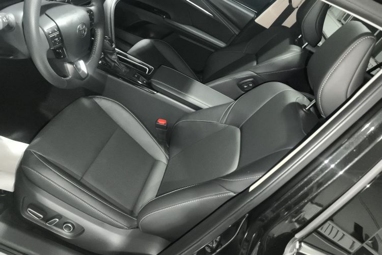 丰田 凯美瑞 2024款 双擎 2.0HGVP 豪华版局部细节19