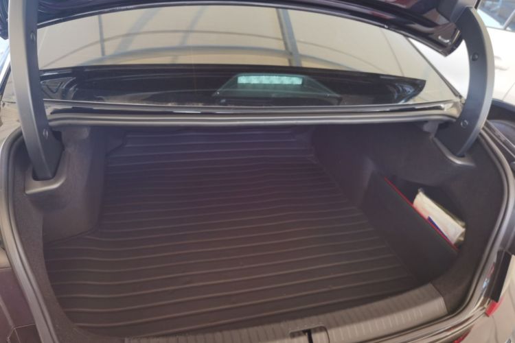 大众 帕萨特 2023款 改款 330TSI 豪华版机舱底盘23