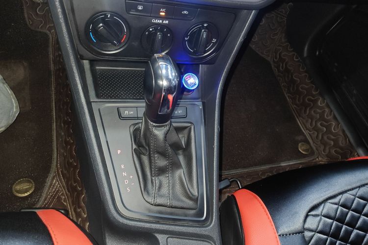 大众 朗逸 2017款 1.6L 自动风尚版中控内饰18