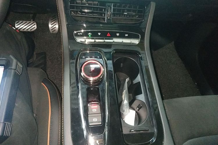 创维汽车 创维HT-i 2022款 1.5L PHEV 205KM 智行版Plus中控内饰18