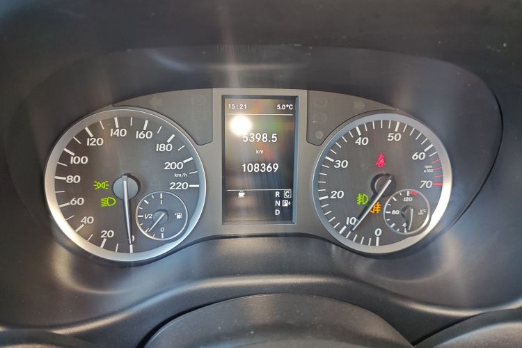 奔驰 威霆 2018款 2.0T 商务版 国VI局部细节14